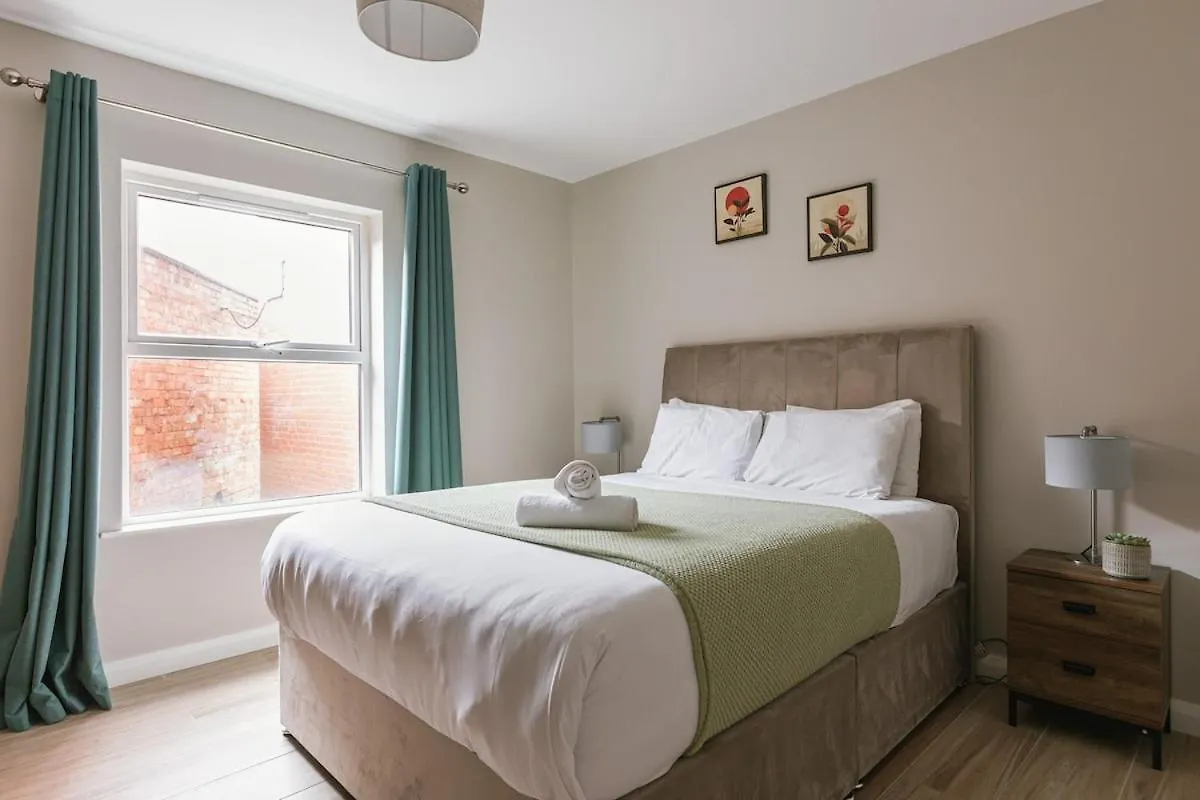 Luxurious 2 Bedroom City Centre Apartment Walking Distance To Everything Sleeps 6 Belfast