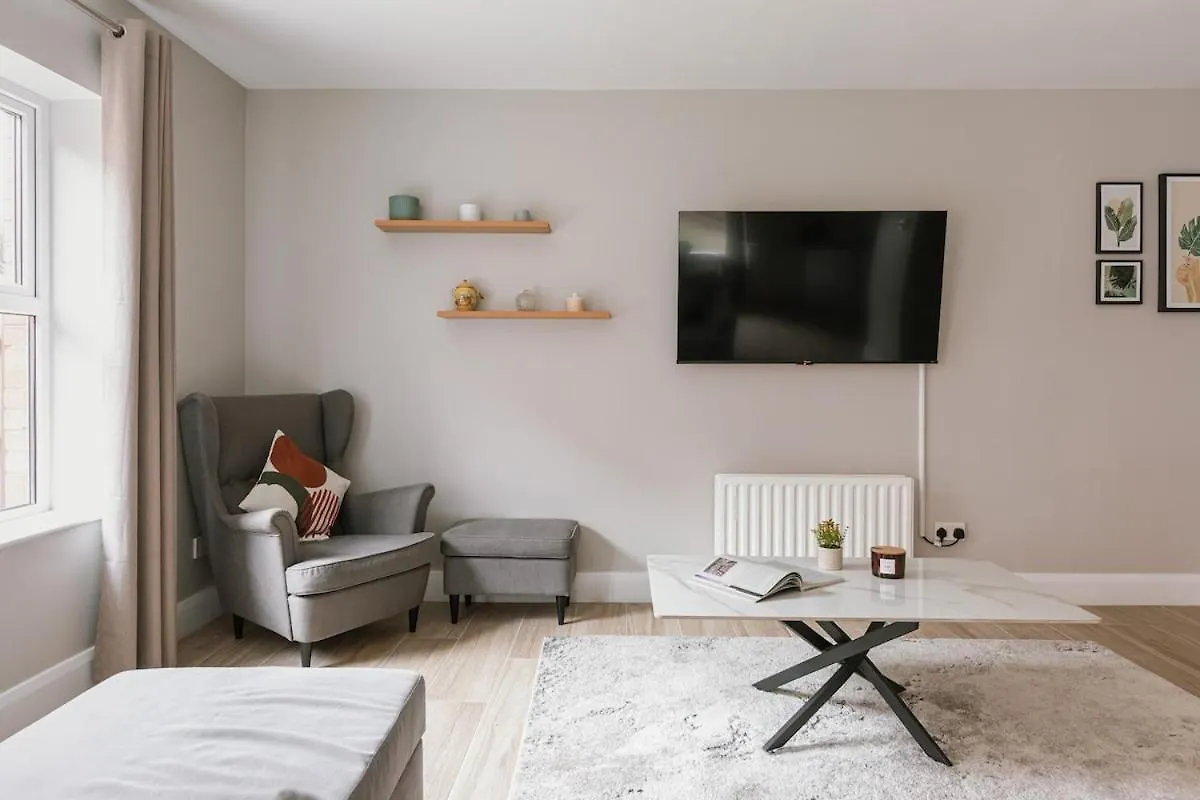 Luxurious 2 Bedroom City Centre Apartment Walking Distance To Everything Sleeps 6 Belfast