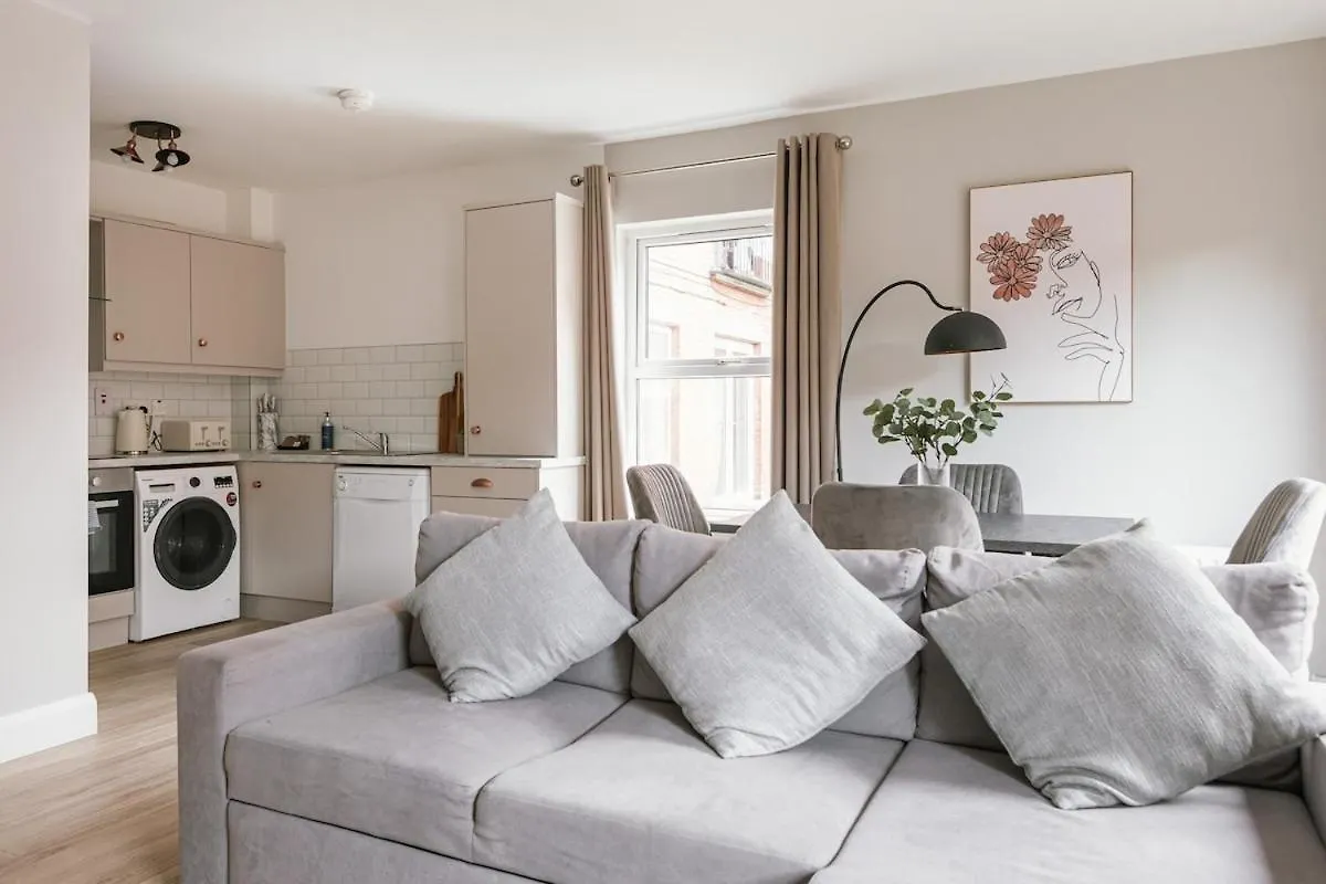 Luxurious 2 Bedroom City Centre Apartment Walking Distance To Everything Sleeps 6 Belfast 0*,  United Kingdom
