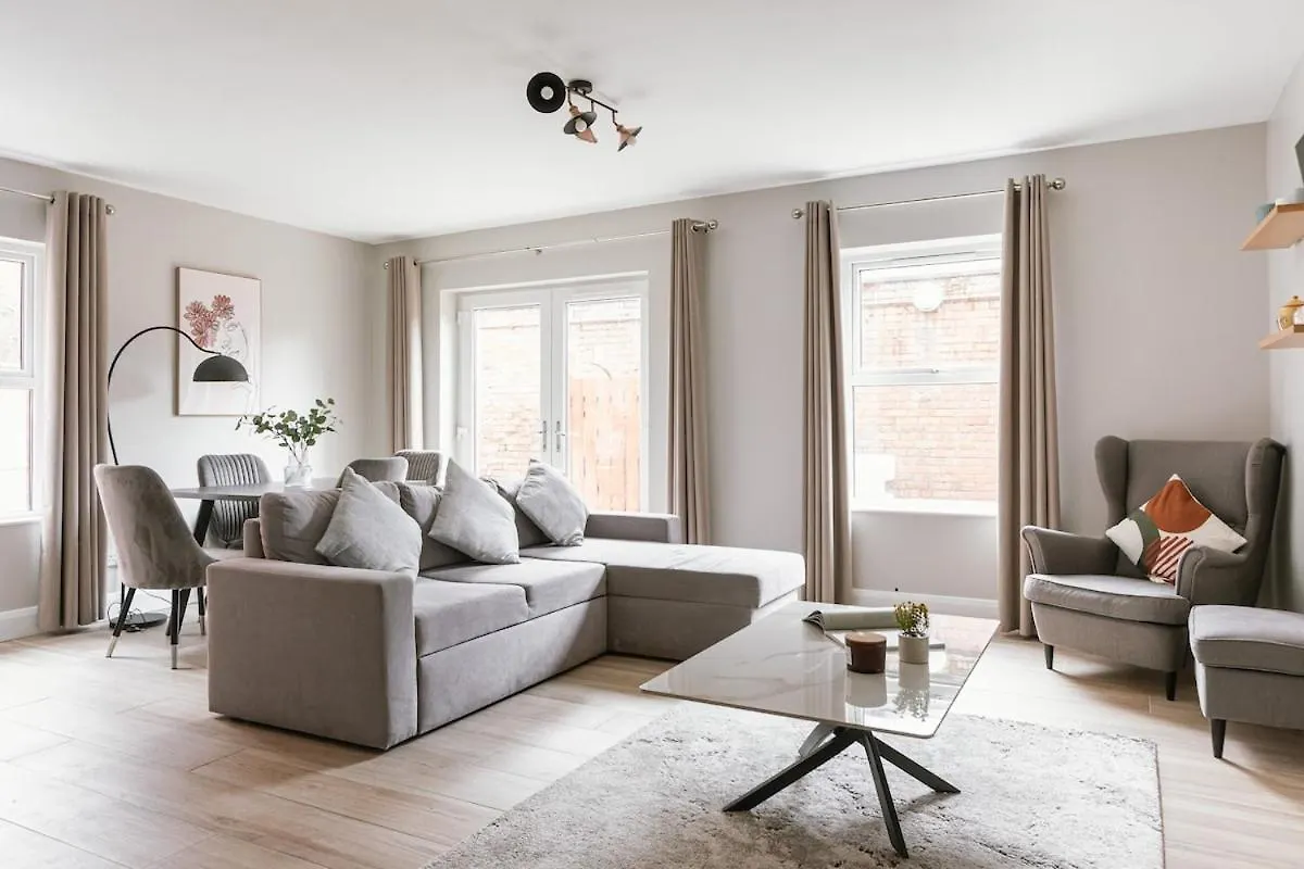 Luxurious 2 Bedroom City Centre Apartment Walking Distance To Everything Sleeps 6 Belfast