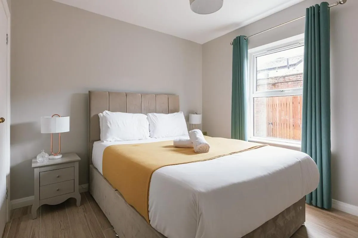 Luxurious 2 Bedroom City Centre Apartment Walking Distance To Everything Sleeps 6 Belfast
