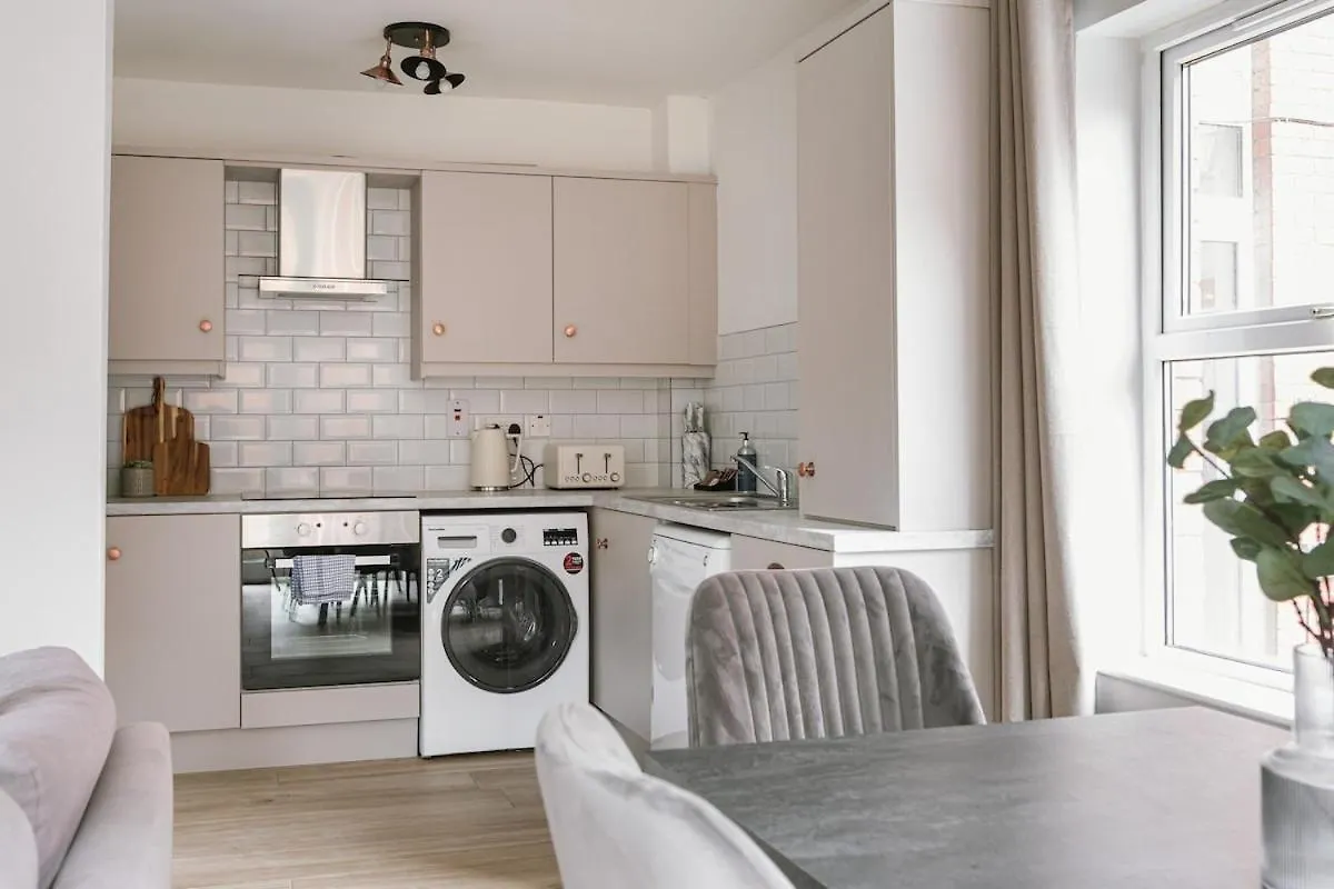 Luxurious 2 Bedroom City Centre Apartment Walking Distance To Everything Sleeps 6 Belfast 0*,  United Kingdom