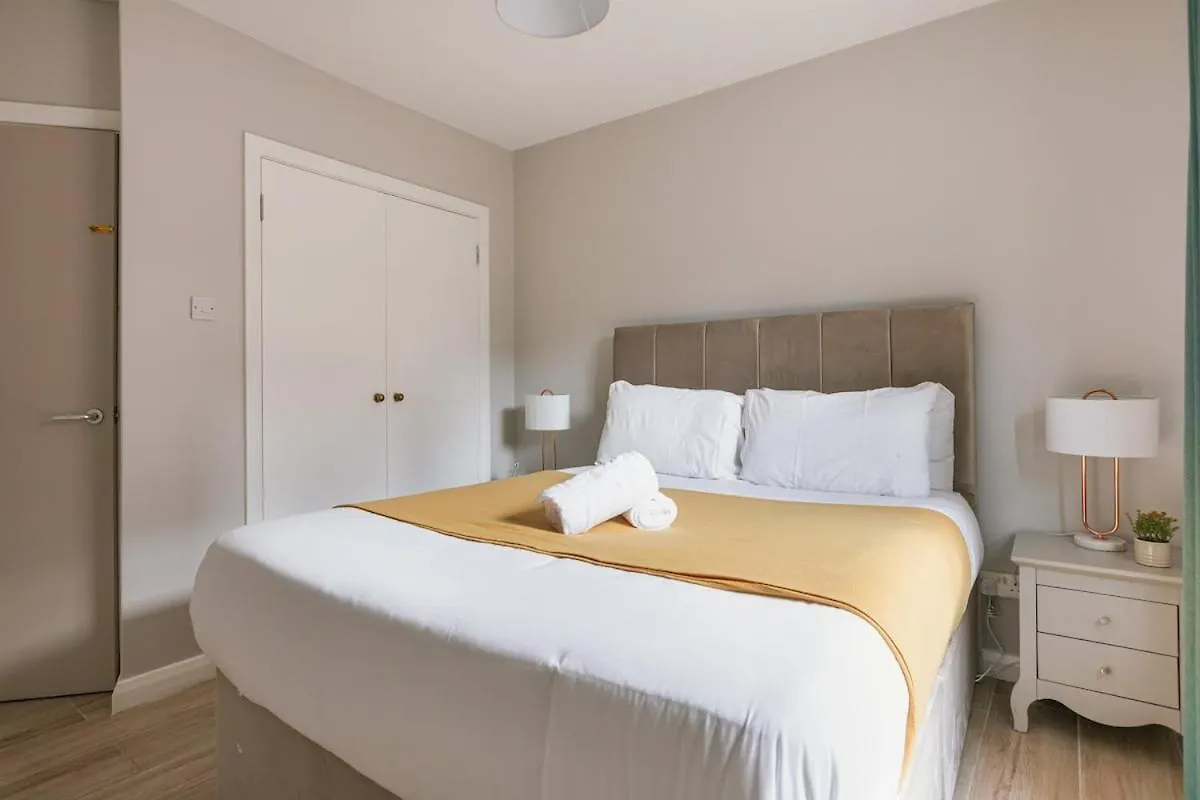 Luxurious 2 Bedroom City Centre Apartment Walking Distance To Everything Sleeps 6 Belfast