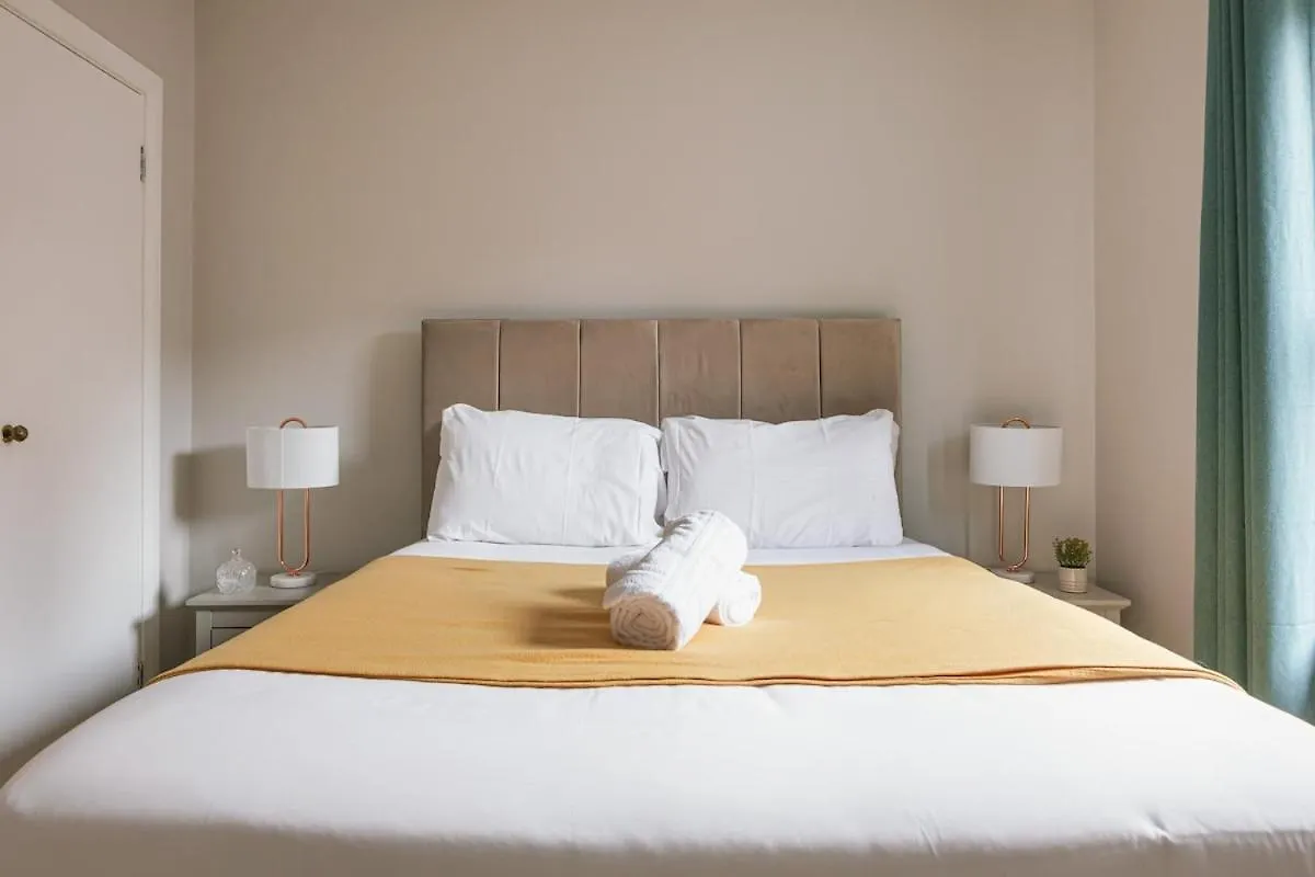 Luxurious 2 Bedroom City Centre Apartment Walking Distance To Everything Sleeps 6 Belfast